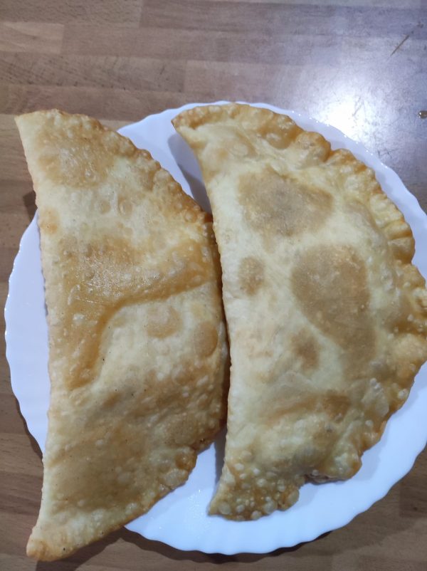 Чебурек (говядина, сыр)